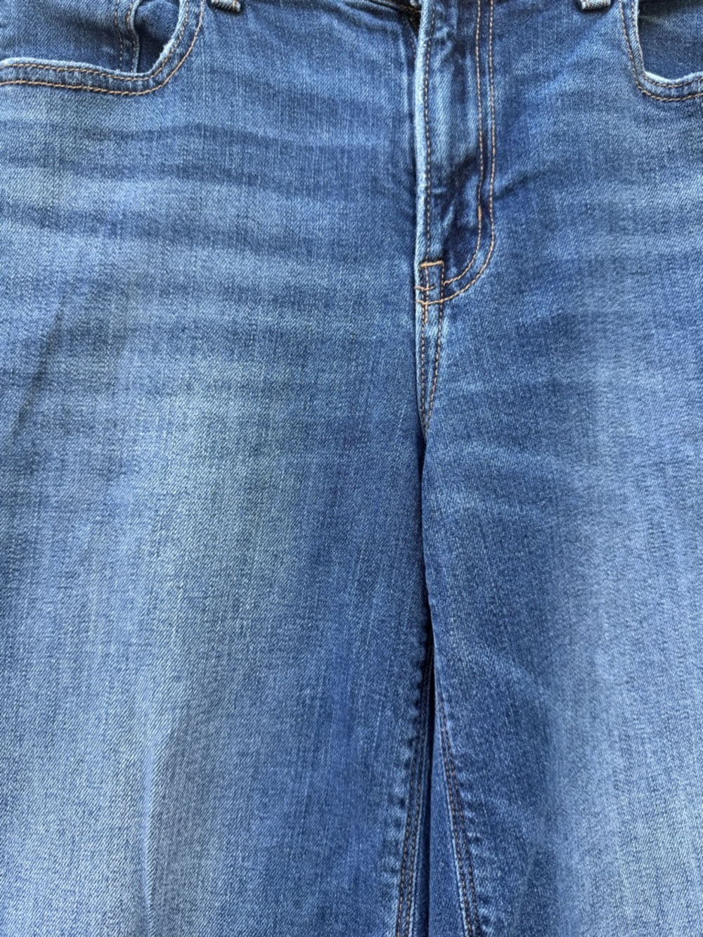 American Eagle Outfitters Blue Low Rise Baggy Jeans - Distressed Hem size 4 - Picture 4 of 11